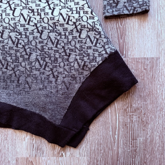 Y2K Longline tunic with feather hood and asymmetrical hem - Picture 3 of 7